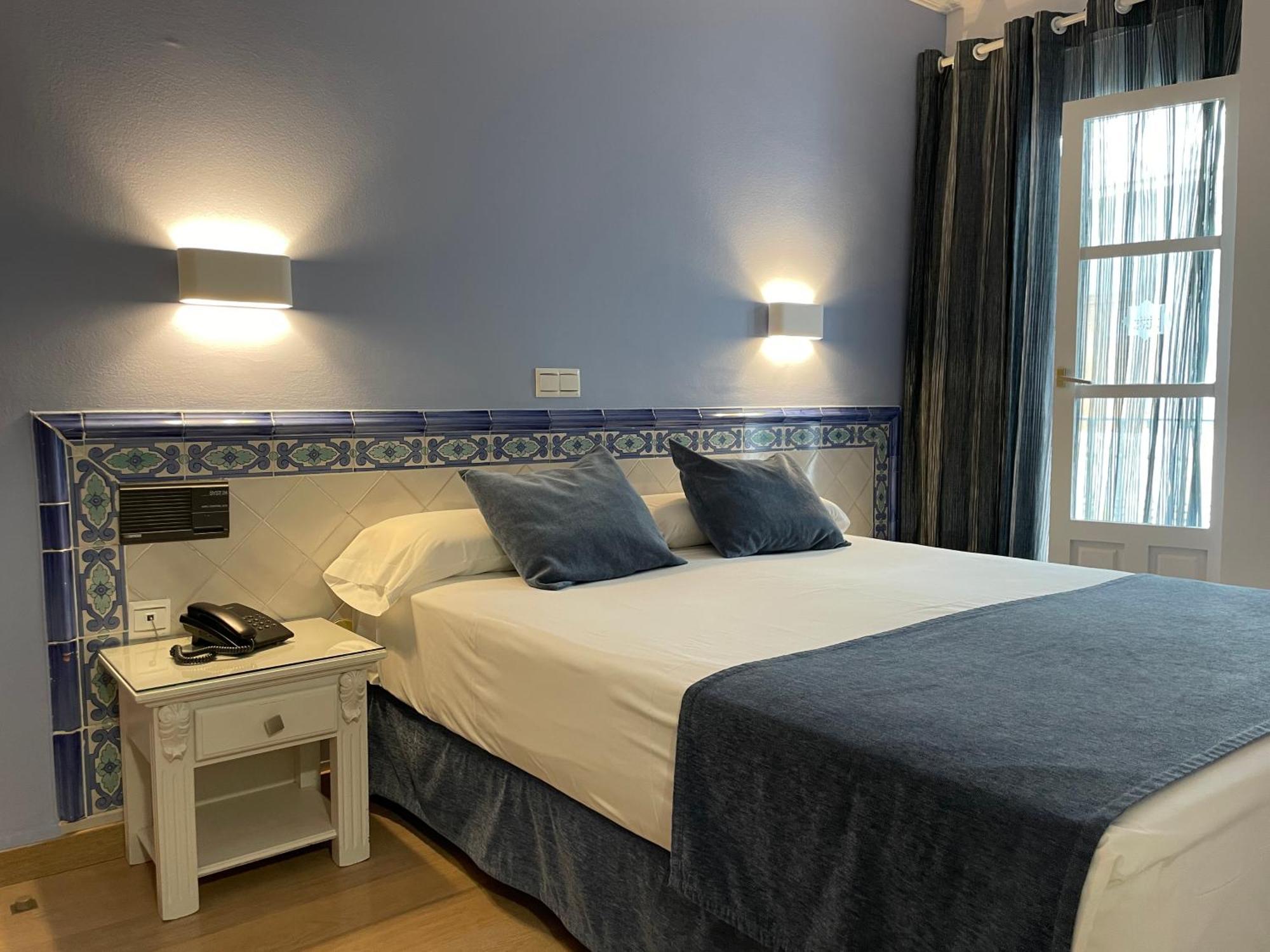 נרחה Hotel Plaza Cavana מראה חיצוני תמונה
